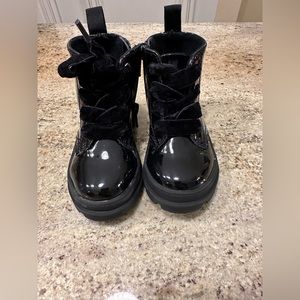 Toddler H&M black patent leather with velvet laces combat boot size 6